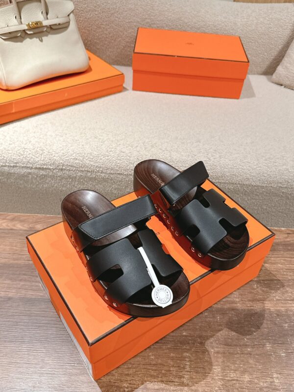 Classic Clogs Leather Sandals