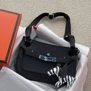 Classic Leather Shoulder Bag
