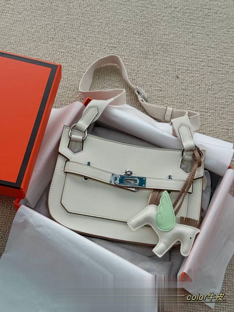 Classic Leather Shoulder Bag