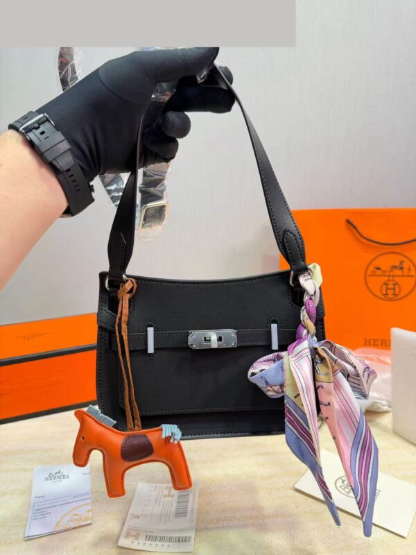 Classic Leather Shoulder Bag