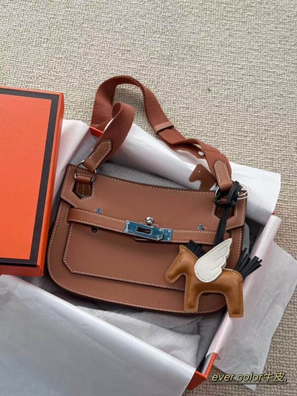 Classic Leather Shoulder Bag