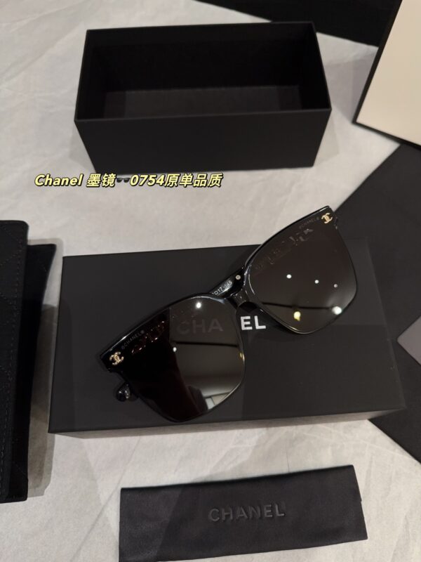 0754 Chain Temple Sunglasses
