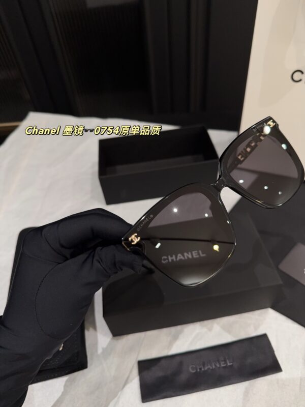 0754 Chain Temple Sunglasses