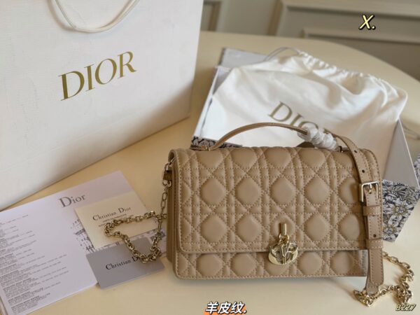 24cm Quilted Chain Handle Bag