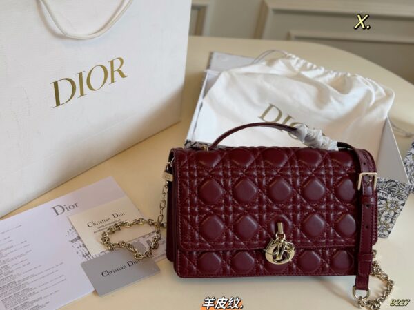24cm Quilted Chain Handle Bag