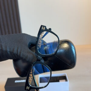 Elegant Chain Temple Sunglasses