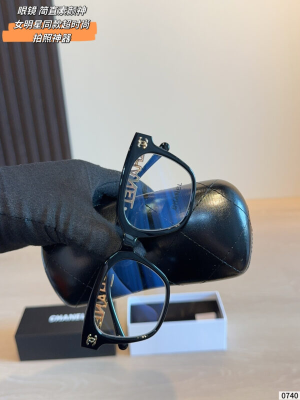 Elegant Chain Temple Sunglasses