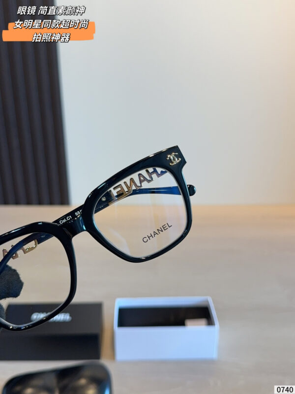 Elegant Chain Temple Sunglasses
