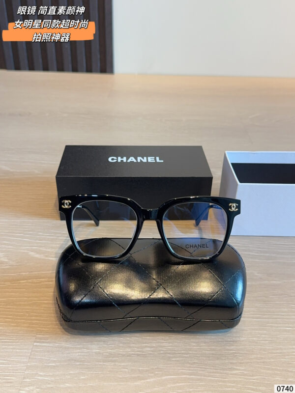 Elegant Chain Temple Sunglasses