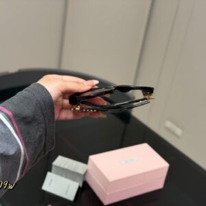 Glossy Oval Sunglasses