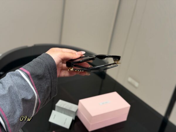 Glossy Oval Sunglasses