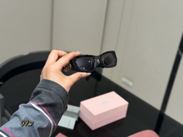 Glossy Oval Sunglasses