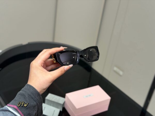 Glossy Oval Sunglasses
