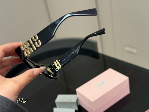 Glossy Oval Sunglasses