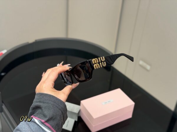 Glossy Oval Sunglasses