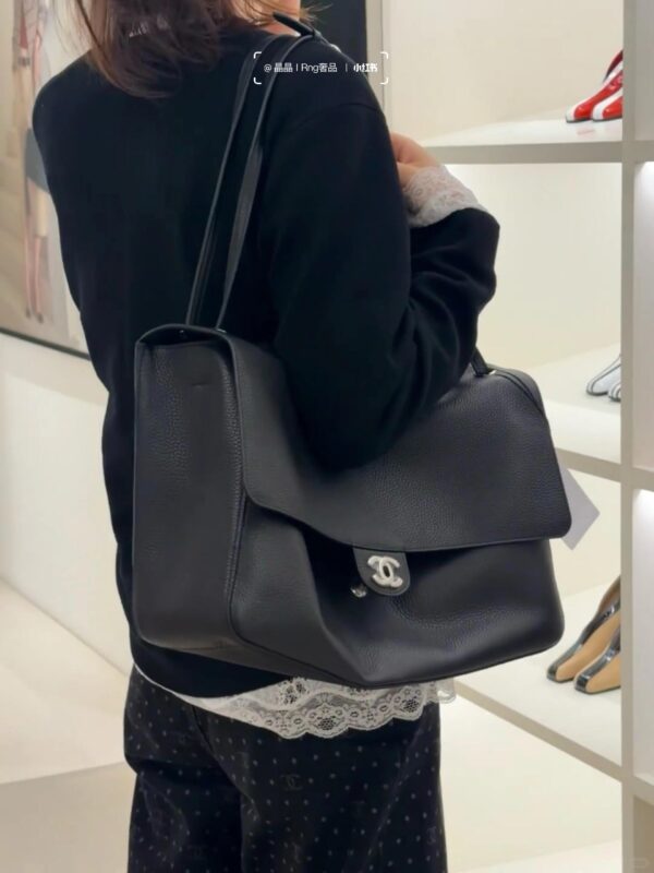 Leather Flap Shoulder Bag - Black