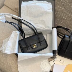 Preppy Coco Leather Shoulder Bag - Black