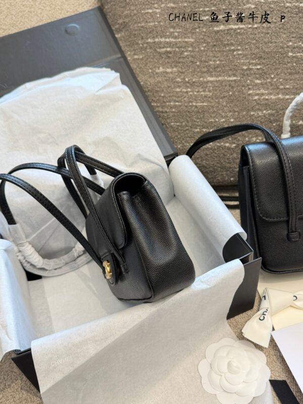 Preppy Coco Leather Shoulder Bag - Black