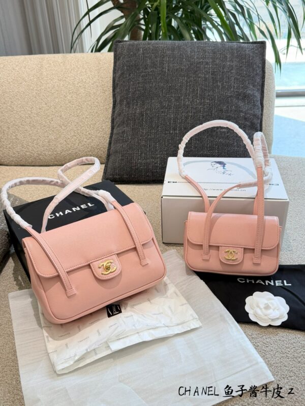 Preppy Coco Leather Shoulder Bag - Pink