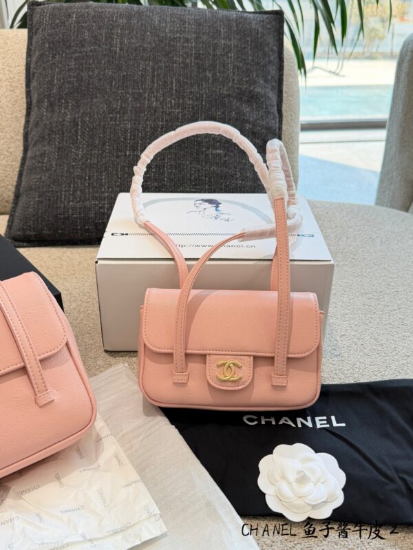 Preppy Coco Leather Shoulder Bag - Pink