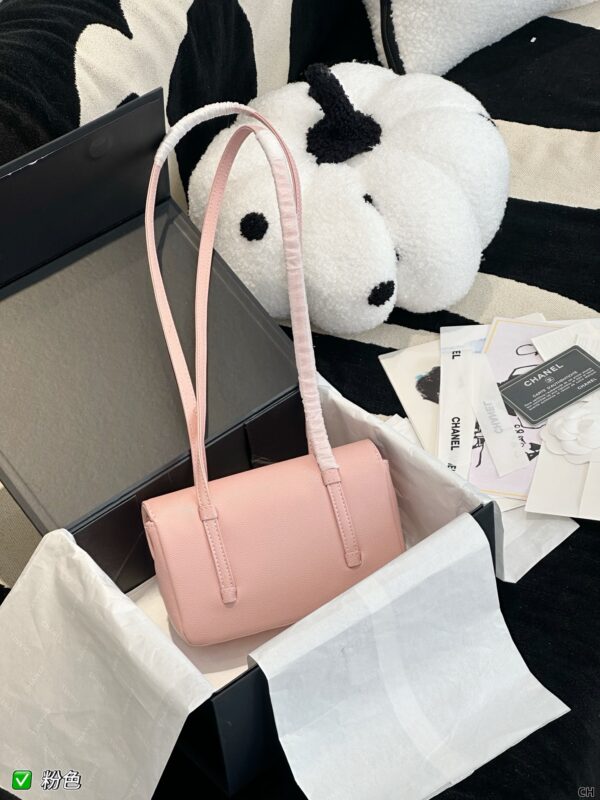 Preppy Coco Leather Shoulder Bag - Pink