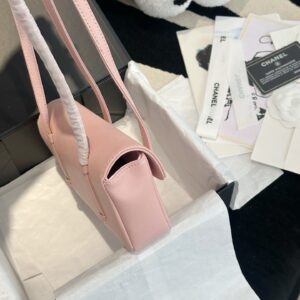 Preppy Coco Leather Shoulder Bag - Pink