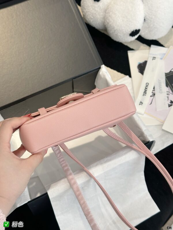 Preppy Coco Leather Shoulder Bag - Pink