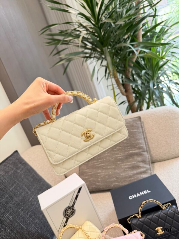 Quilted Top Handle Accordion Bag - Ivory