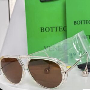 Drop-Temple Aviator Sunglasses in Clear / Brown