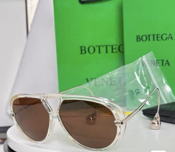 Drop-Temple Aviator Sunglasses in Clear / Brown