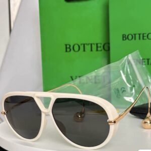Drop-Temple Aviator Sunglasses in Ivory / Smoke
