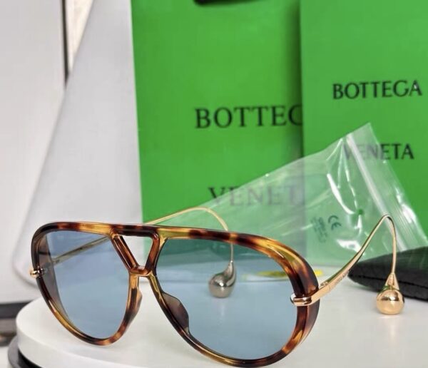 Drop-Temple Aviator Sunglasses in Tortoiseshell / Blue