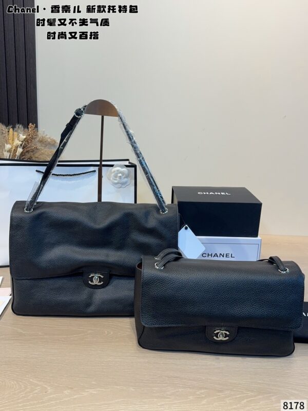Maxi Leather Flap Shoulder Bag - Black