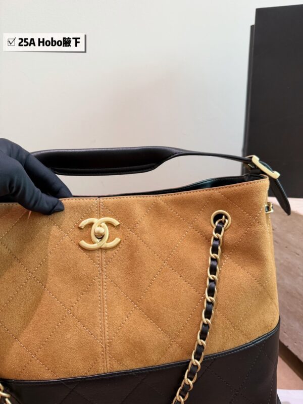 Two-Tone Suede Hobo Shoulder Bag - Camel / Black