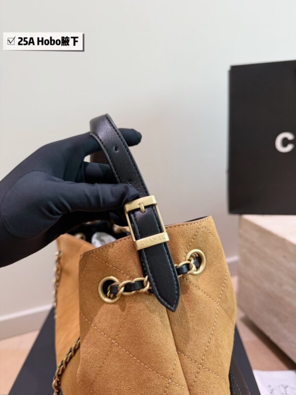 Two-Tone Suede Hobo Shoulder Bag - Camel / Black